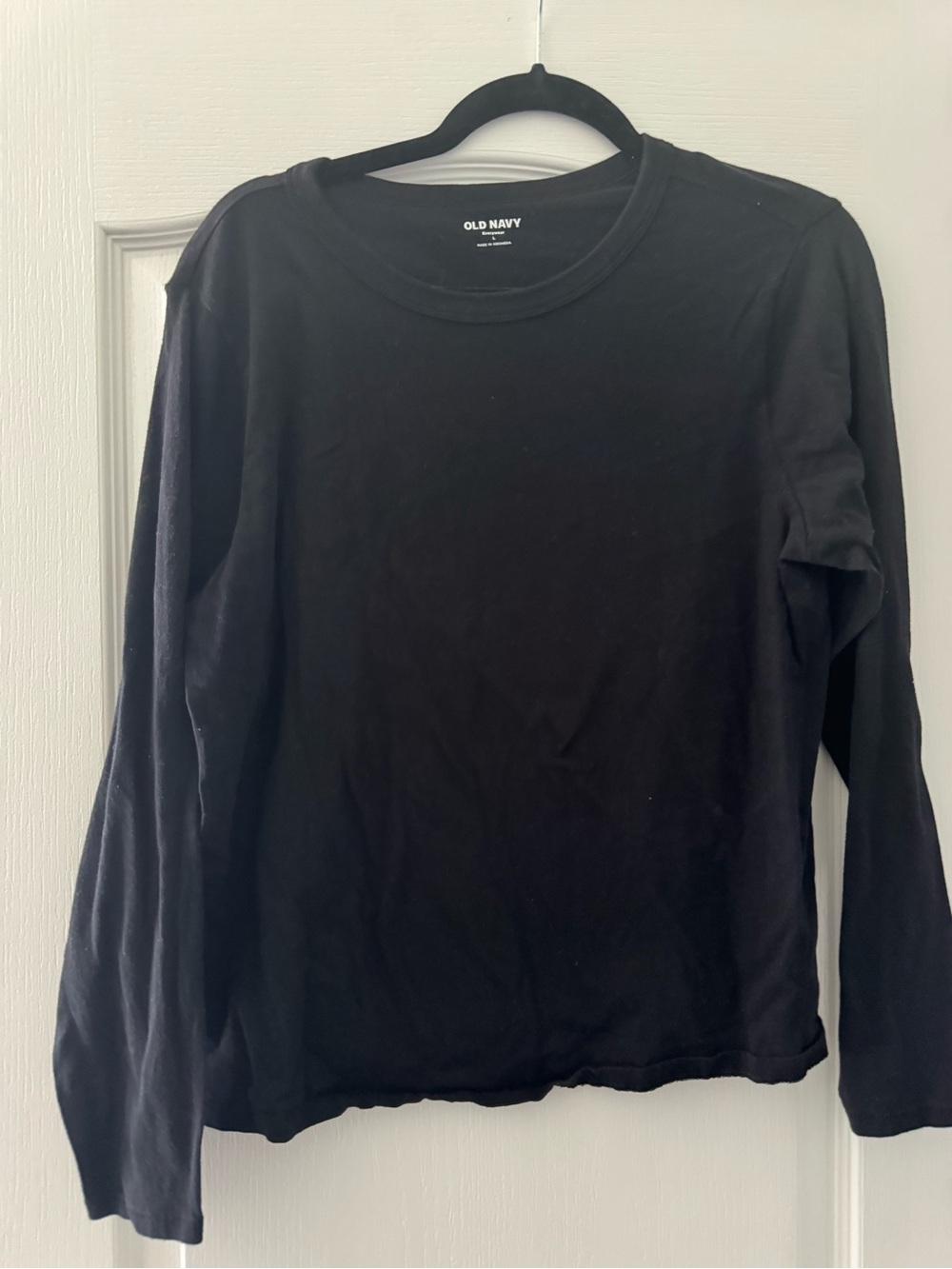Old Navy Black Long-Sleeve Crew Tee